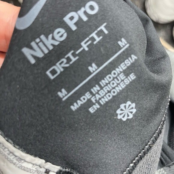 Nike Women’s Pro DriFit Crop Tank Black Size Medium - Picture 5 of 5